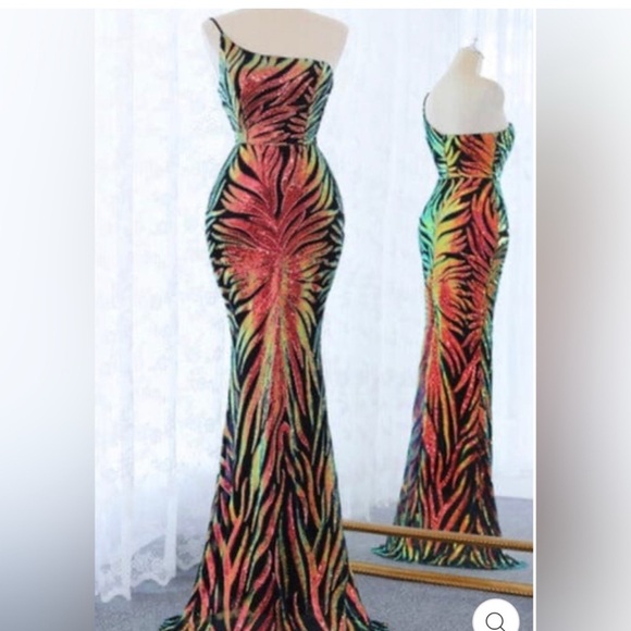 BELLAMI ONE SHOULDER MAXI DRESS. - Picture 6 of 6